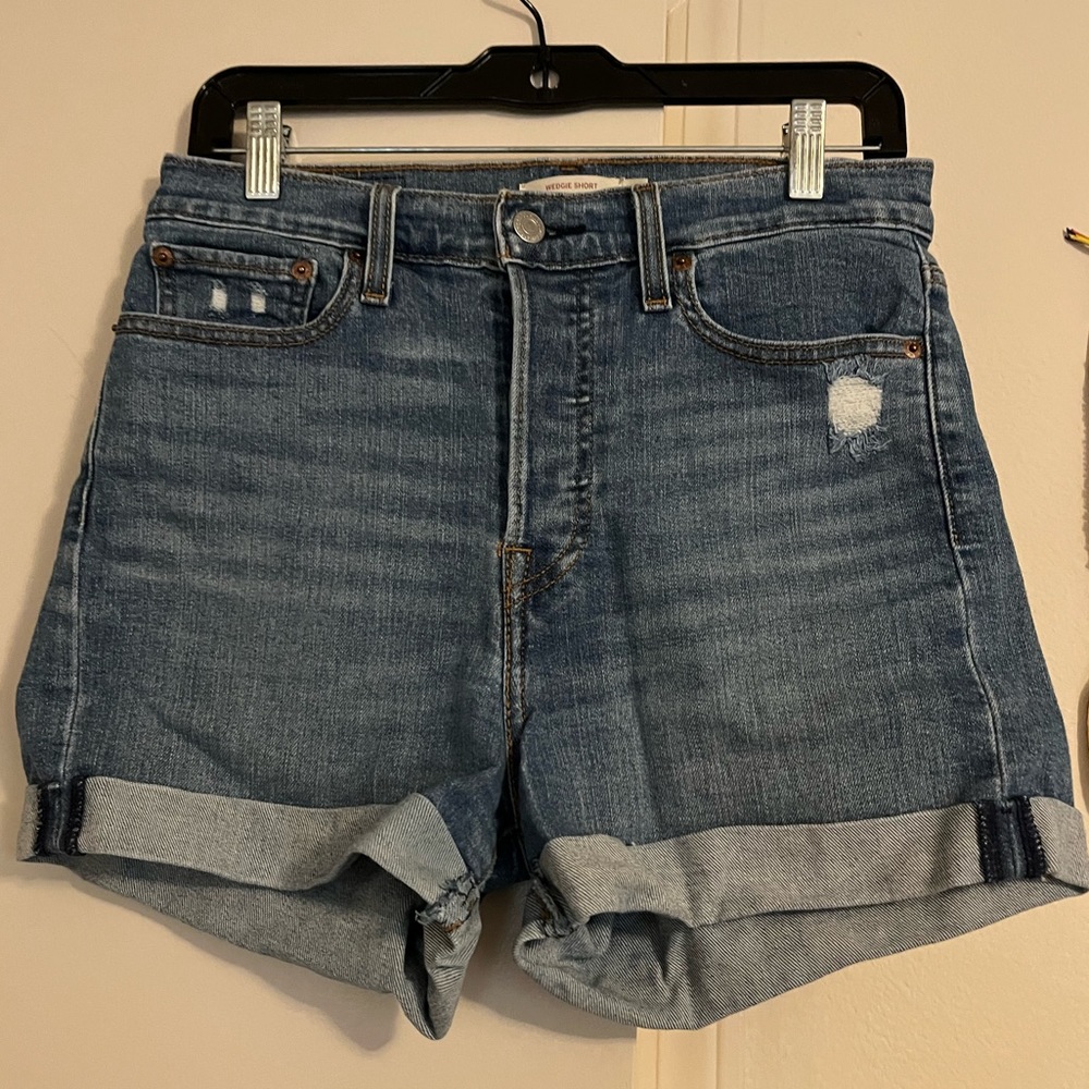 Levi’s High Waisted Button Wedgie Short